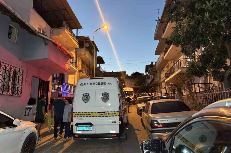 Uşak’ta dut toplarken çatıdan düşen adam hayatını kaybetti