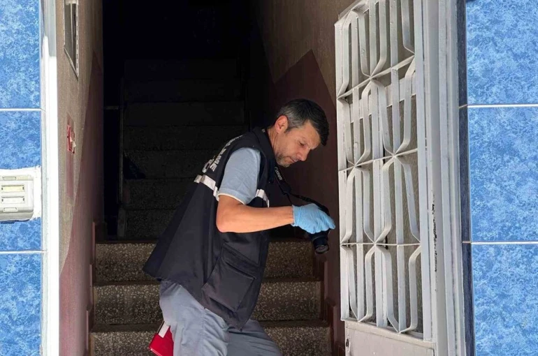 Uşak’ta haber alınmayan genç evinde ölü bulundu 
