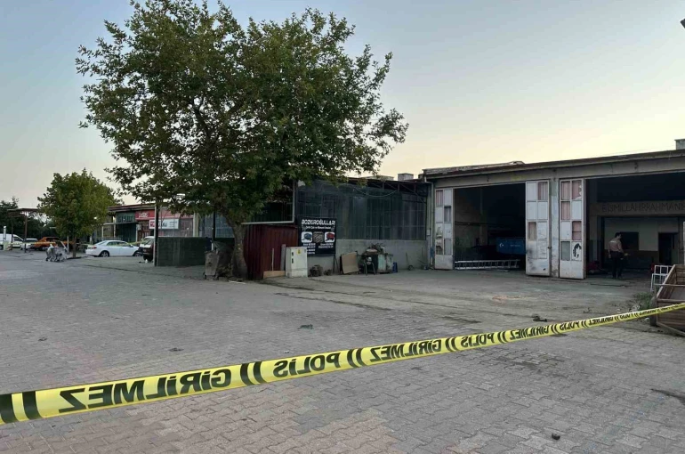 Uşak’ta iki esnaf arasındaki tartışma silahlı kavgaya dönüştü: 13 yaralı