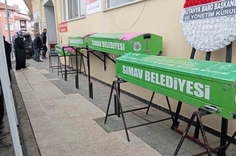 Uşak’taki kazada hayatını kaybeden 4 kişilik aile toprağa verildi