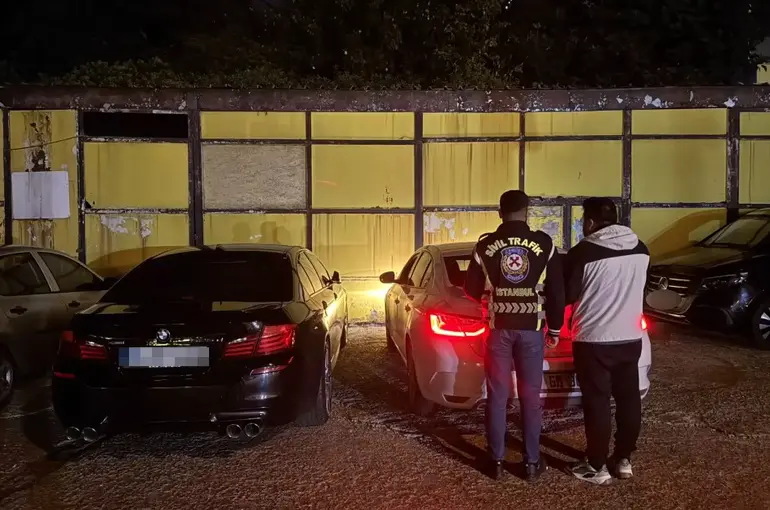 Üsküdar'da trafikte araç yumruklayan şüpheliye 180 bin TL ceza — Tv42 Haber