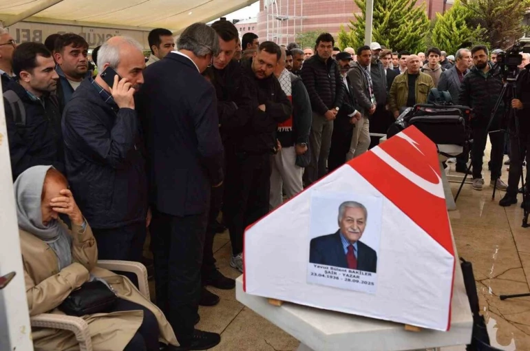 Usta şair ve yazar Yavuz Bülent Bakiler son yolculuğuna uğurlandı