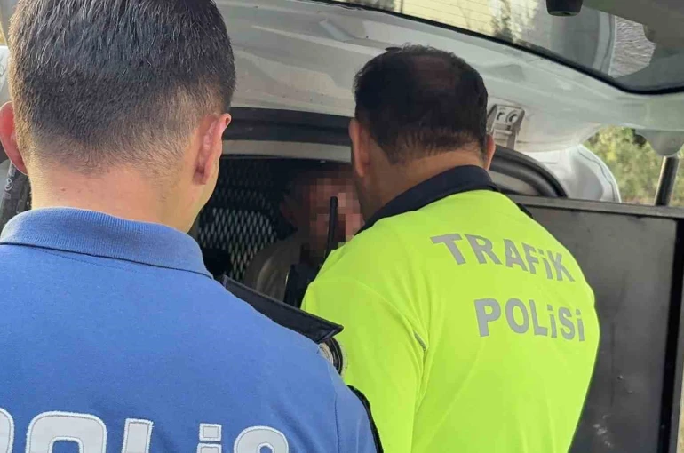 Uygulamada kimlik kontrolü yapılan çocuğun babası ekiplere mukavemet gösterdi