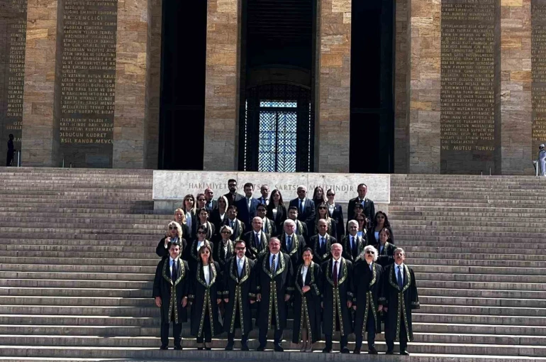Uyuşmazlık Mahkemesi Başkanı Güleç, Anıtkabir’i ziyaret etti