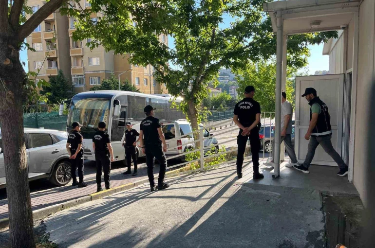 Uyuşturucu operasyonundan gözaltına alınan ünlüler adliyeye sevk edildi