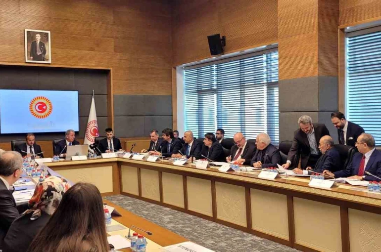 Uzman er ve erbaşlarla ilgili düzenlemeleri içeren kanun teklifi komisyonda kabul edildi