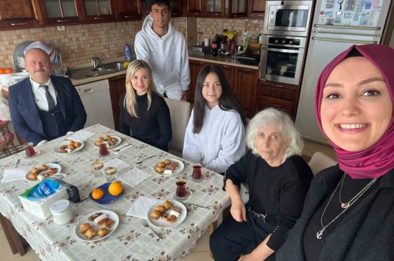 Uzun Mehmet MTAL’den emekli öğretmene vefa ziyareti