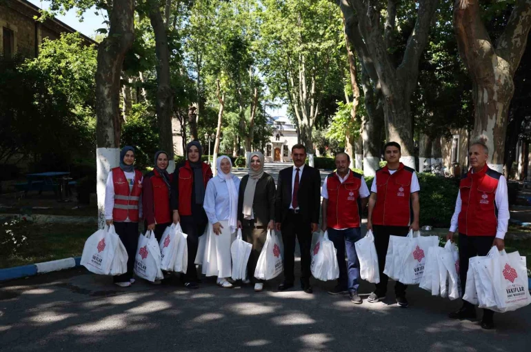 Vakıflar 1. Bölge Müdürlüğü’nden Darülaceze’ye Babalar Günü ziyareti