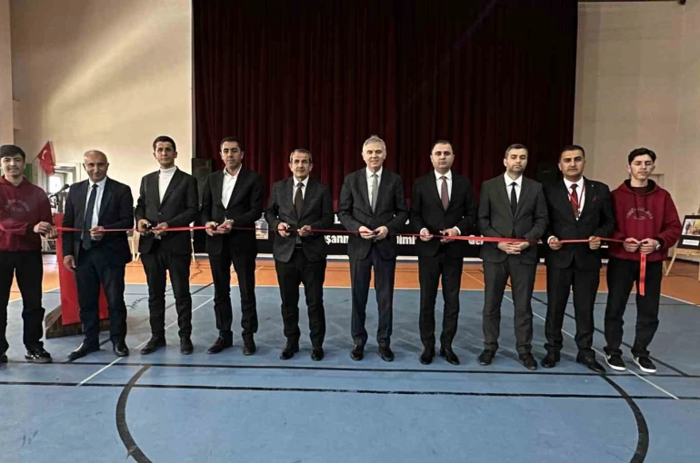 "Vakti Kuşanmak" il sergisi Yüksekova’da düzenlendi