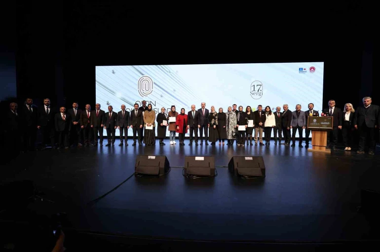 Vali Akın ve Başkan Altay, 17. Altın Dokunuşlar Festivali’ni ve Gazze Hayır Panayırı’nı açtı