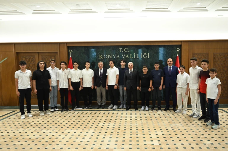 Vali Akın ve Başkan Altay Konyalı LGS birincileri ile bir araya geldi