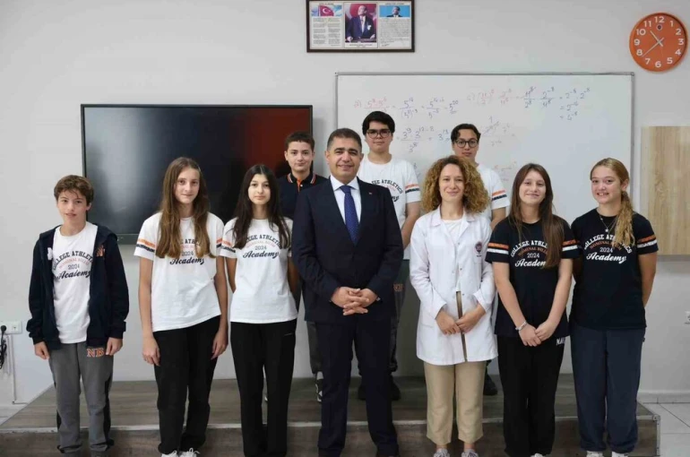 Vali Aslan öğrencilerle okullarda buluşuyor