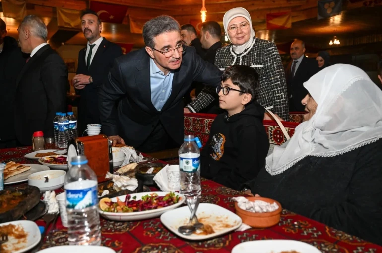 Vali Baruş, EMŞAV ile iftar yaptı