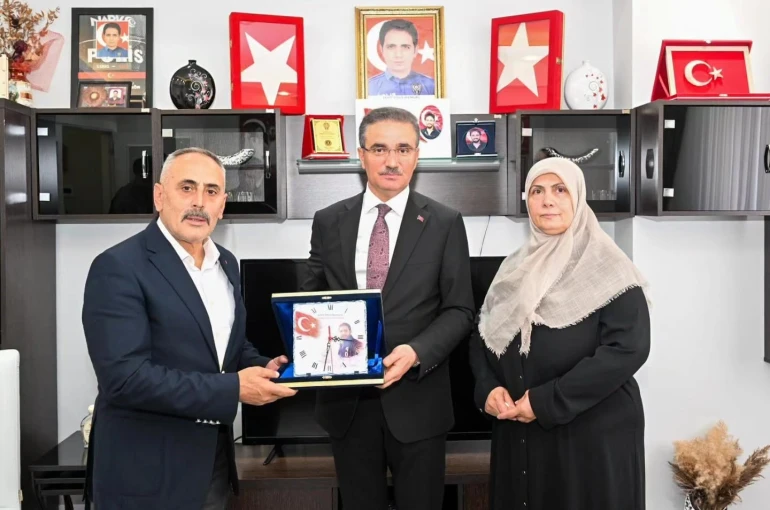 Vali Baruş’tan şehit ailelerine anlamlı ziyaret