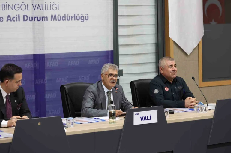 Vali Çelik: "Ruhsatsız ve ruhsata aykırı hiçbir yapıya müsaade etmemeliyiz"