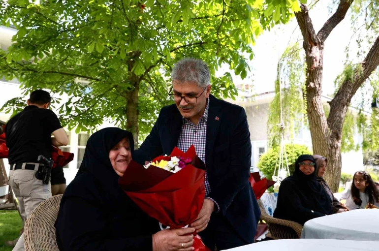 Vali Çelik, şehit annelerini ağırladı