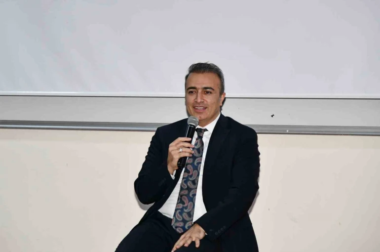 Vali Çiçek, Ardahan Üniversitesi’nde söyleşi programına katıldı