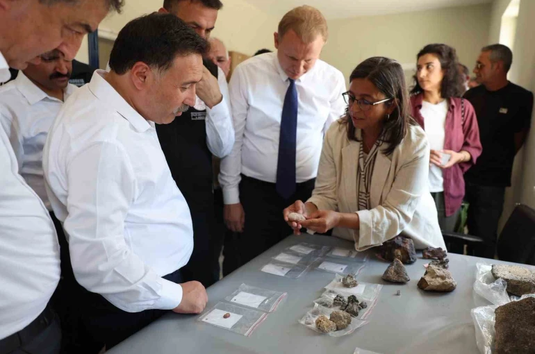 Vali Çiçek, Eğriköy Höyük Kazı Alanı’nı ziyaret etti