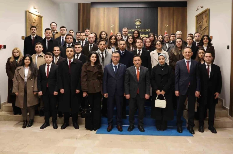 Vali Çiçek, hakim ve savcı yardımcılarıyla bir araya geldi