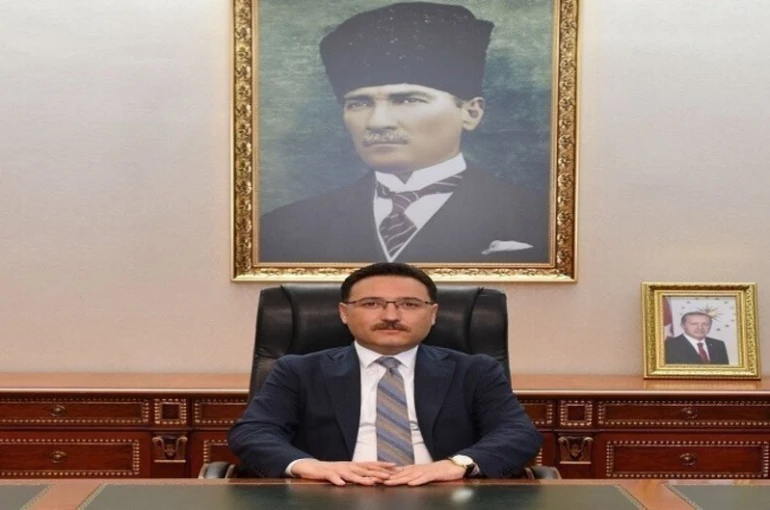 Vali Çiçek: "Kahraman gazilerimizin gösterdikleri cesaret ve kararlılık, bugünkü nesillere ilham kaynağı olmaktadır"