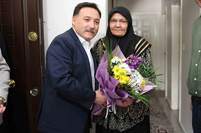 Vali Çiçek’ten Anneler Günü’nde şehit annelerine ziyareti