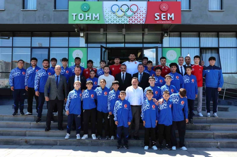 Vali Çiçek’ten Gençlik ve Spor İl Müdürlüğü’ne ziyaret