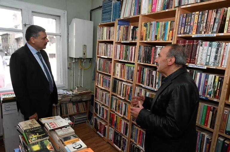 Vali Çiftçi’den, İnşirah Sahaf ve Kitabevine ziyaret