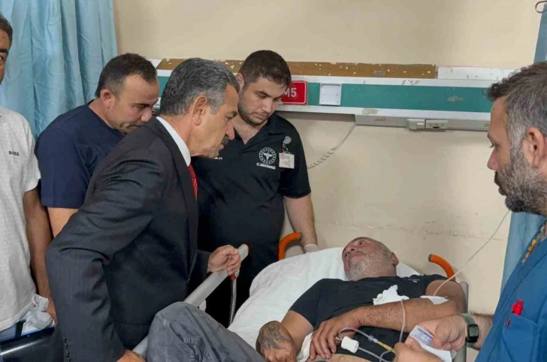 Vali Ekici, Cudi Dağı dönüşünde yaralanan 34 vatandaşı ziyaret etti