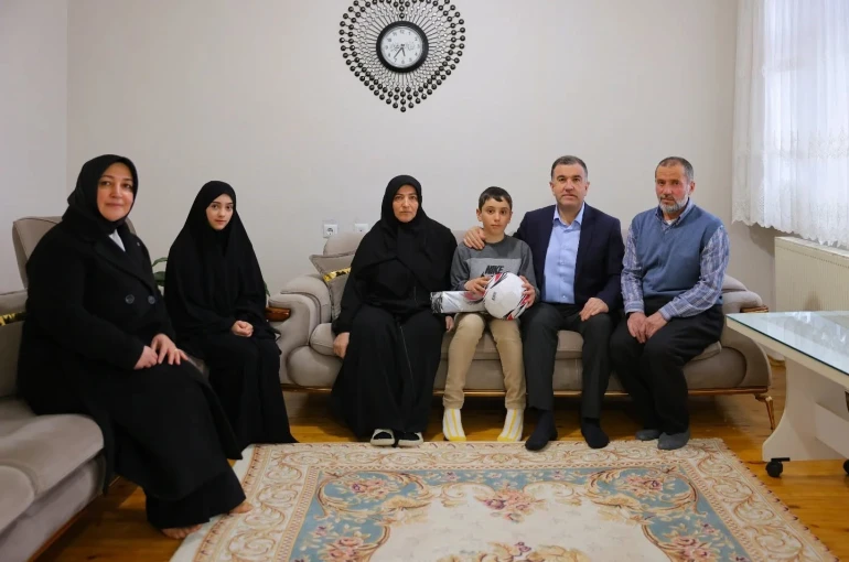 Vali Eldivan, Kaleardı Mahallesi’nde vatandaşlarla iftarda buluştu