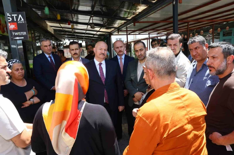 Vali Küçük, Balıkesir Çarşısı’nda esnaf ve vatandaşlarla buluştu