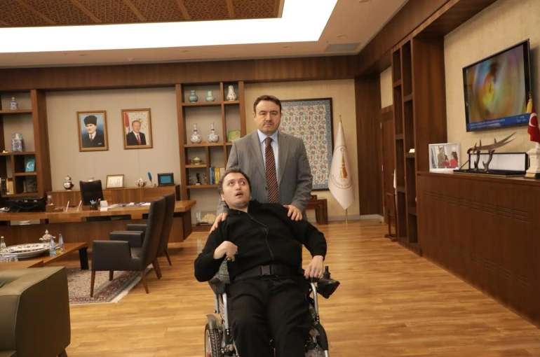 Vali Musa Işın, engelli vatandaşı makamında ağırladı