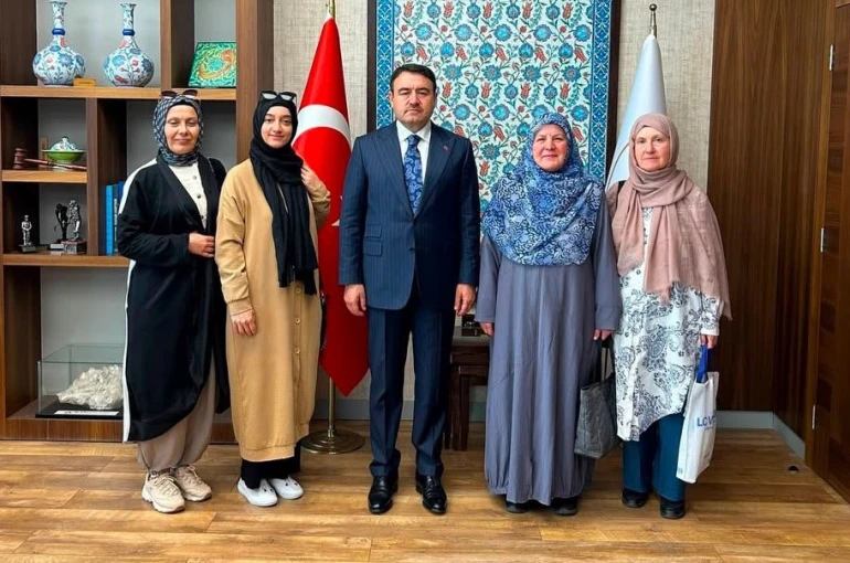 Vali Musa Işın, "Manevi Yönüyle Kütahya" kitabının hazırlayıcılarını ağırladı