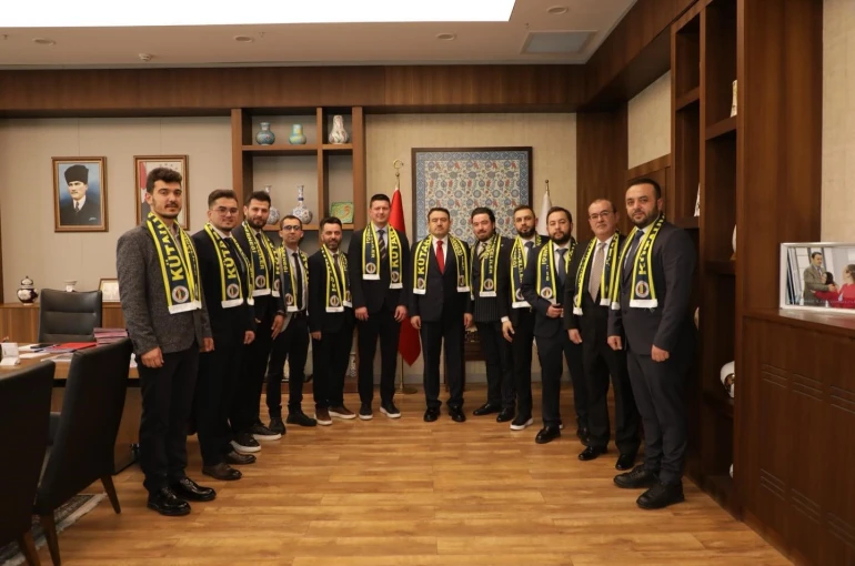 Vali Musa Işın ve Başkan Eyüp Kahveci, Kütahya Fenerbahçeliler Derneği yöneticilerini ağırladı