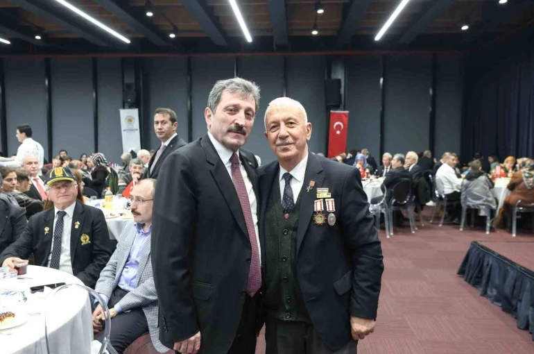 Vali Orhan Tavlı: "Özgürlüğümüzü şehitlerimize ve gazilerimize borçluyuz"