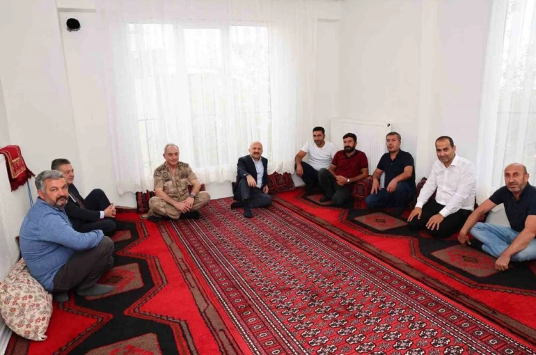 Vali Osman Varol, köy evlerini ziyaret etti