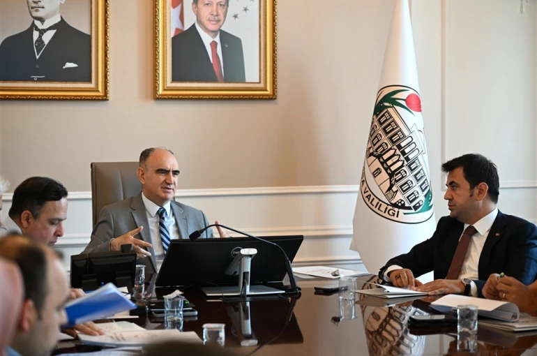 Vali Özkan: "Güçlü aile, güçlü toplum ve güçlü devlet anlayışının temelini oluşturmaktadır"