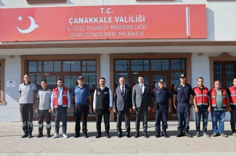 Vali Toraman, Düzensiz Göçmen Ön Kabul ve Sevk Merkezinde incelemelerde bulundu