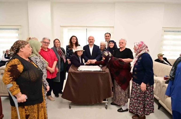 Vali Varol asırlık çınarlar ve şehit aileleri ile bir araya geldi