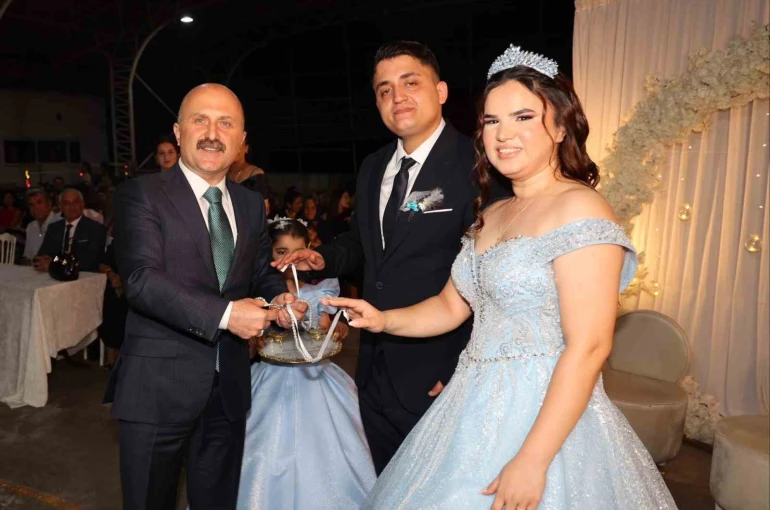 Vali Varol, şehit yakını personelin evlatlarının nişanına katıldı