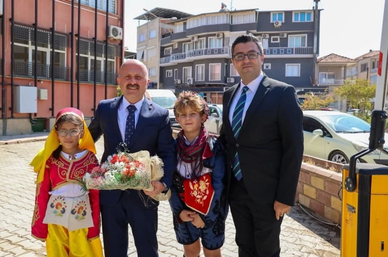 Vali Varol, Yenipazar’da kurumları ziyaret edip vatandaşlarla buluştu