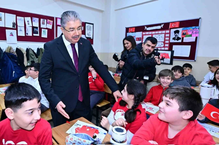 Vali Yılmaz, öğrenciler ve öğretmenlerle buluştu