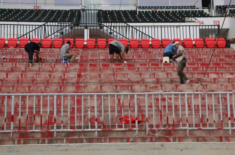 Vali Zorluoğlu, Diyarbakır Stadyumu’nda incelemelerde bulundu