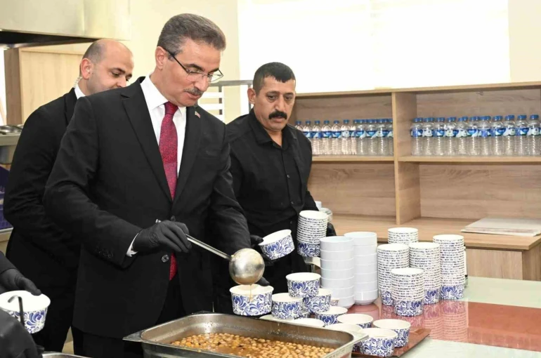 Valisi Aydın Baruş’tan emniyet personeline aşure ikramı