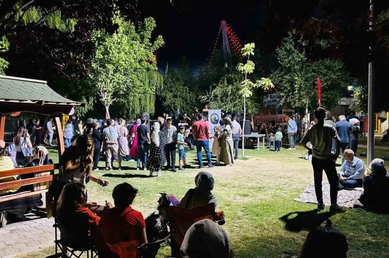 Van Büyükşehir Belediyesinin yaz konserleri binlerce sanatseveri buluşturdu