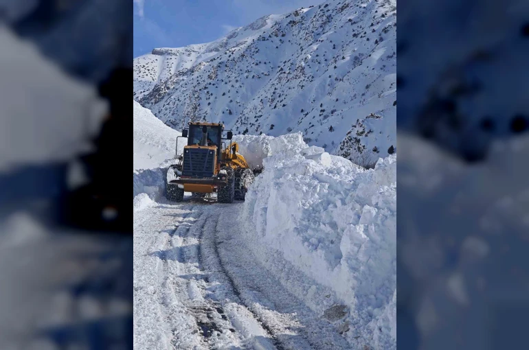 Van-Çatak karayolu ulaşıma açılmaya çalışılıyor