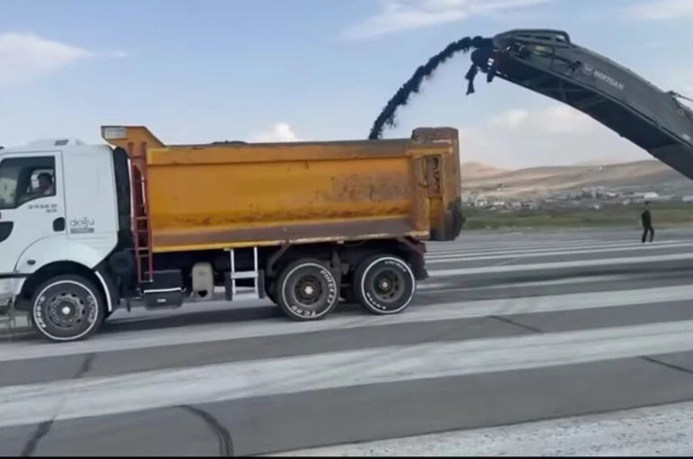 Van Ferit Melen Havalimanında pist sökme çalışmaları başladı