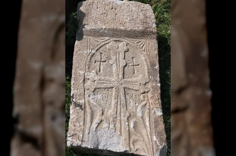 Van’da 2 adet kabartma taş stel ele geçirildi