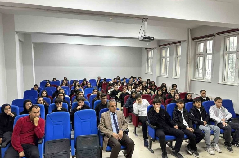 Van’da "5 Soru ve 5 Cevap" konferansı