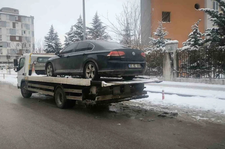 Van’da DEM Partili belediye başkanının resmi aracına haciz