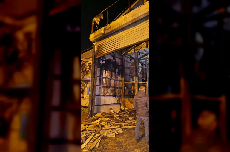 Van’da iş yerindeki yangında 1 kişi yaralandı, 2 kişi dumandan etkilendi